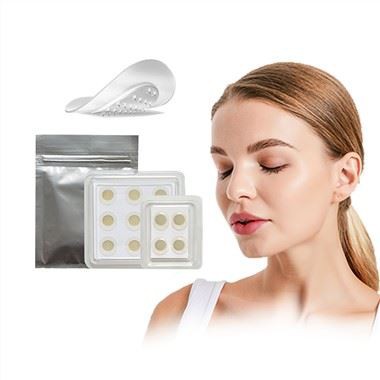 Plasturi pentru acnee cu microneedling